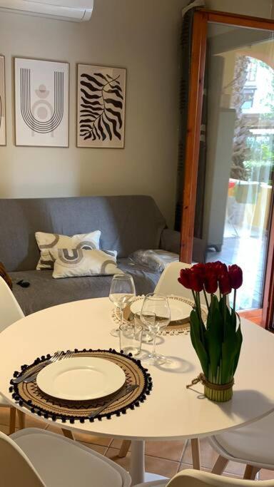 Nest House - Esclusivo Appartamento Marina Di Olbia- Mater Olbia - Beaches - Close To The Airport - Private Parking- Full Comforts - Екстериор снимка