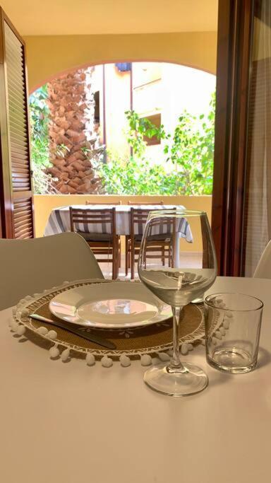 Nest House - Esclusivo Appartamento Marina Di Olbia- Mater Olbia - Beaches - Close To The Airport - Private Parking- Full Comforts - Екстериор снимка
