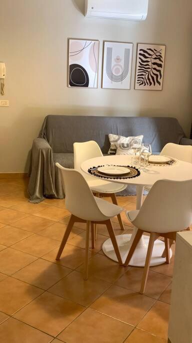 Nest House - Esclusivo Appartamento Marina Di Olbia- Mater Olbia - Beaches - Close To The Airport - Private Parking- Full Comforts - Екстериор снимка
