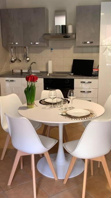 Nest House - Esclusivo Appartamento Marina Di Olbia- Mater Olbia - Beaches - Close To The Airport - Private Parking- Full Comforts - Екстериор снимка