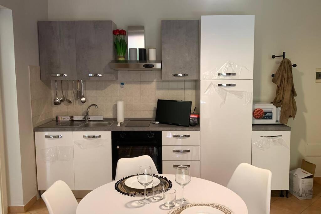 Nest House - Esclusivo Appartamento Marina Di Olbia- Mater Olbia - Beaches - Close To The Airport - Private Parking- Full Comforts - Екстериор снимка