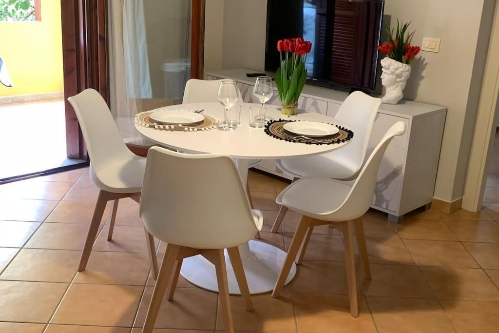 Nest House - Esclusivo Appartamento Marina Di Olbia- Mater Olbia - Beaches - Close To The Airport - Private Parking- Full Comforts - Екстериор снимка