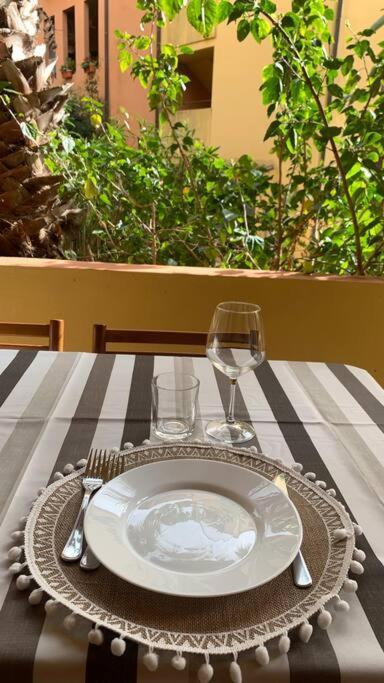 Nest House - Esclusivo Appartamento Marina Di Olbia- Mater Olbia - Beaches - Close To The Airport - Private Parking- Full Comforts - Екстериор снимка